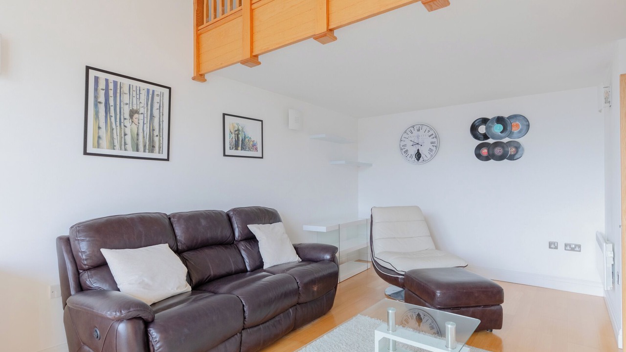 Photo of Livingroom in Island Gardens