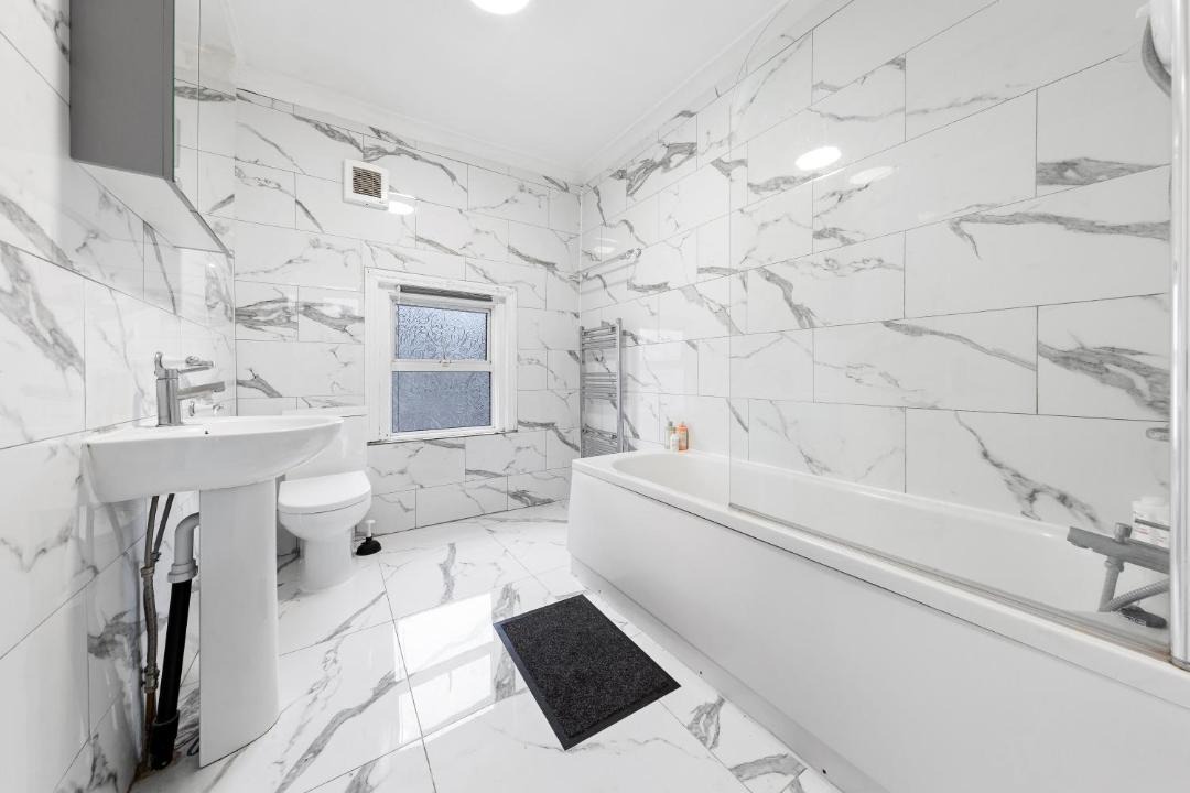 Photo of Bathroom in Hoe Street