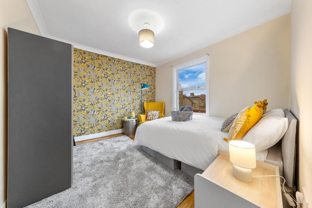 Photo of Bedroom in Hoe Street
