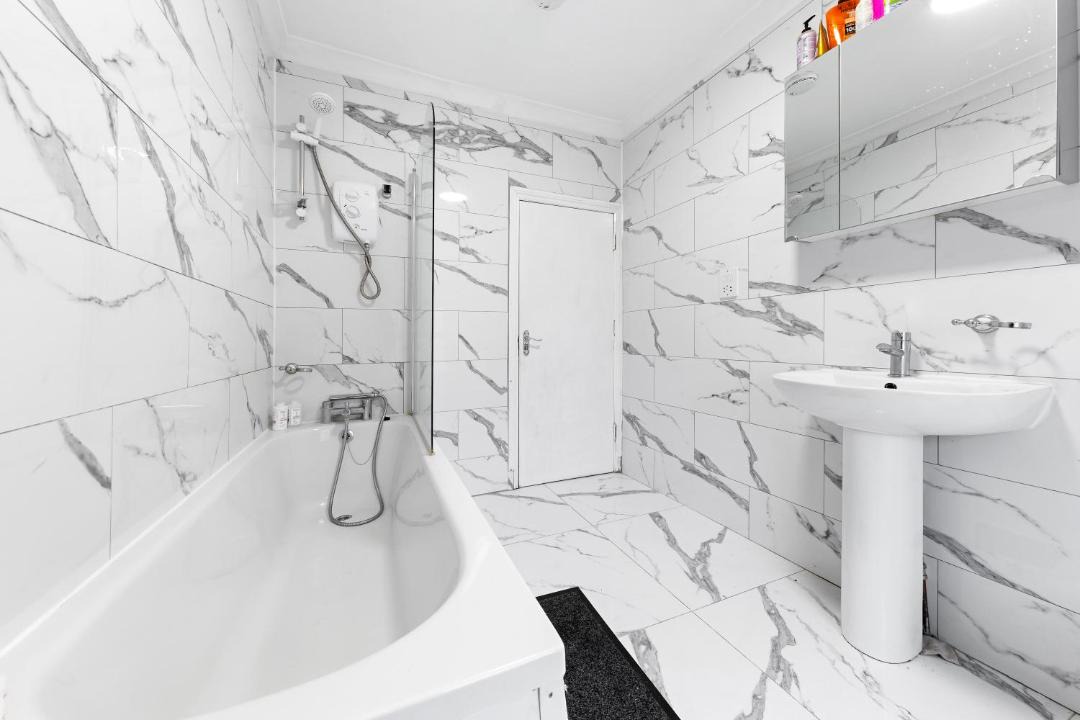 Photo of Bathroom in Hoe Street