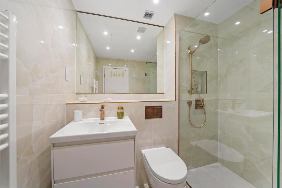 Photo of Bathroom in Farringdon