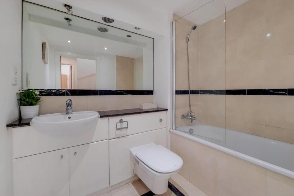 Photo of Bathroom in Royal Docks