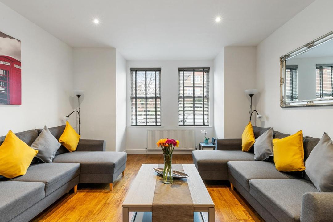 Photo of Livingroom in Bush Hill Park
